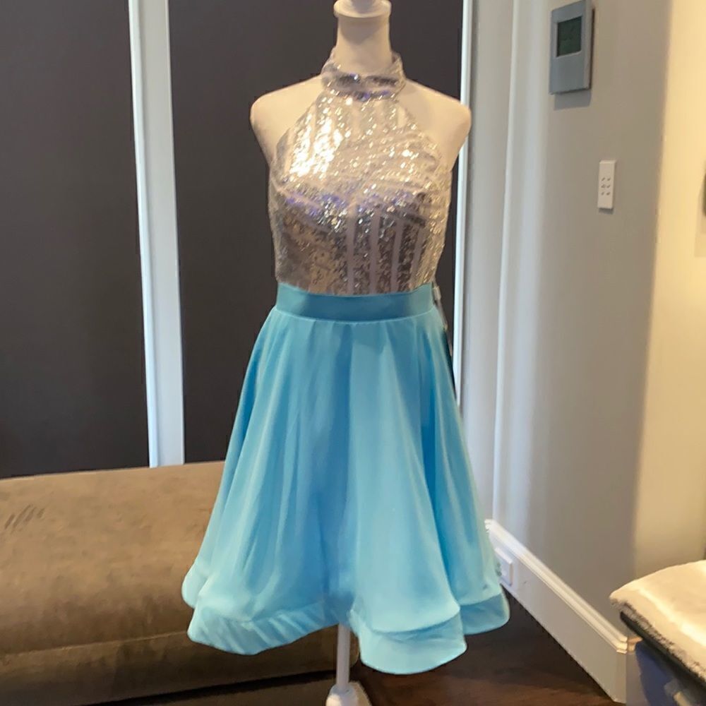 Women’s Halter Neck Silver Sequined Short Prom Party Dress NWT 6